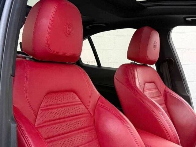 Черный Альфа Ромео Джулия, объемом двигателя 2 л и пробегом 43 тыс. км за 7500 $, фото 13 на Automoto.ua