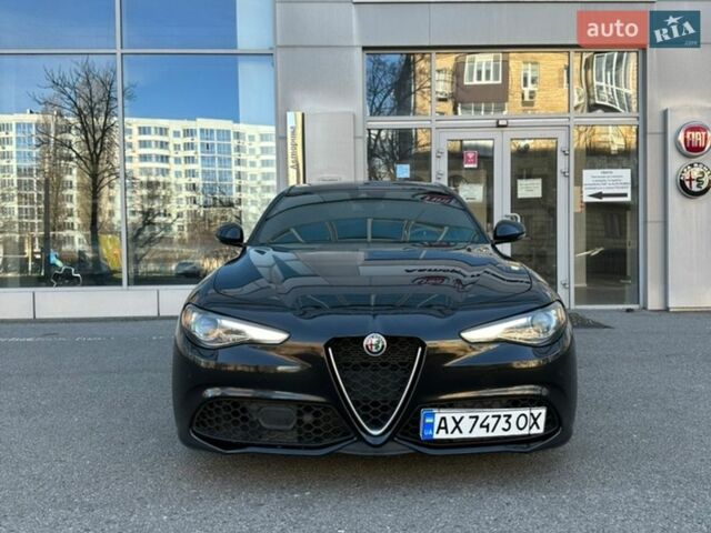 Черный Альфа Ромео Джулия, объемом двигателя 2 л и пробегом 100 тыс. км за 24999 $, фото 1 на Automoto.ua