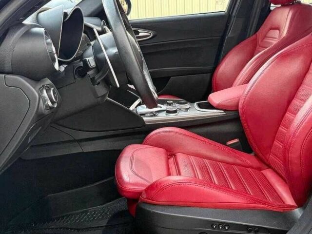 Черный Альфа Ромео Джулия, объемом двигателя 2 л и пробегом 43 тыс. км за 7500 $, фото 10 на Automoto.ua