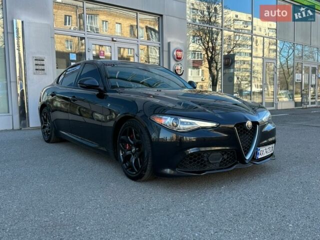 Черный Альфа Ромео Джулия, объемом двигателя 2 л и пробегом 100 тыс. км за 24999 $, фото 3 на Automoto.ua