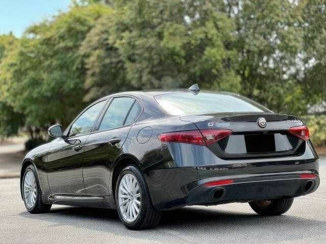 Черный Альфа Ромео Джулия, объемом двигателя 0 л и пробегом 56 тыс. км за 6000 $, фото 6 на Automoto.ua