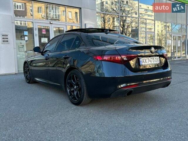 Черный Альфа Ромео Джулия, объемом двигателя 2 л и пробегом 100 тыс. км за 24999 $, фото 7 на Automoto.ua