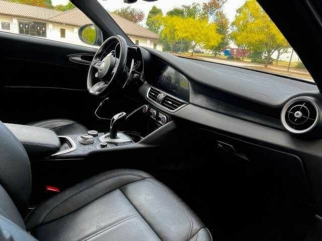 Чорний Альфа Ромео Джулія, об'ємом двигуна 0 л та пробігом 56 тис. км за 6000 $, фото 16 на Automoto.ua