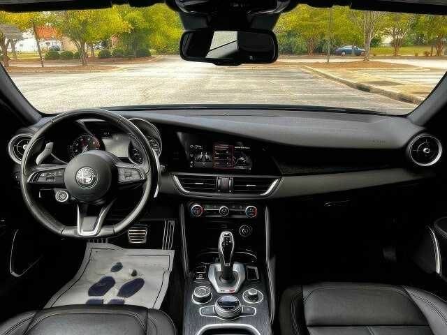 Черный Альфа Ромео Джулия, объемом двигателя 0 л и пробегом 56 тыс. км за 6000 $, фото 19 на Automoto.ua