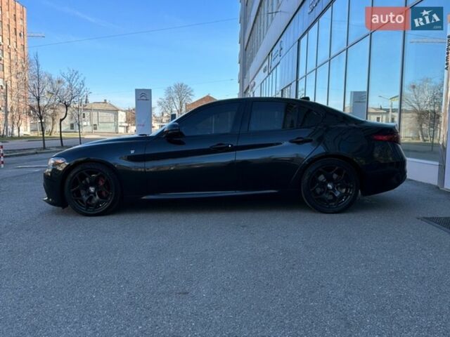 Черный Альфа Ромео Джулия, объемом двигателя 2 л и пробегом 100 тыс. км за 24999 $, фото 5 на Automoto.ua