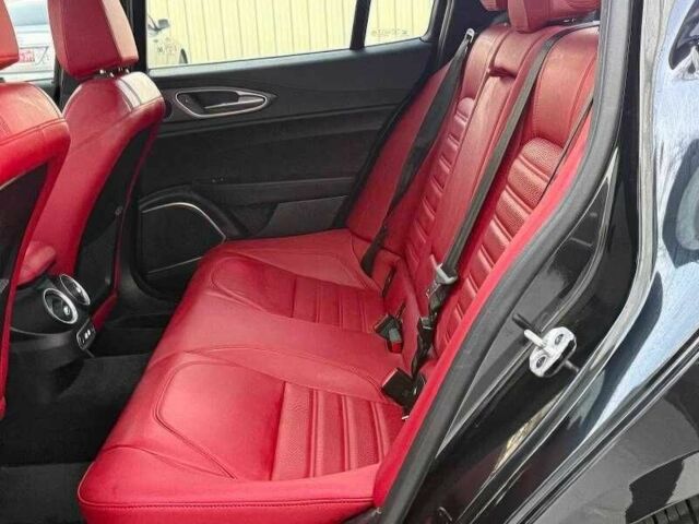 Черный Альфа Ромео Джулия, объемом двигателя 2 л и пробегом 43 тыс. км за 7500 $, фото 11 на Automoto.ua