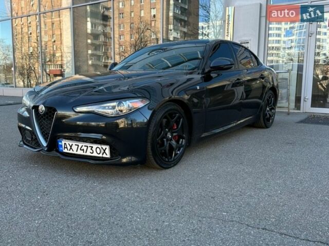 Черный Альфа Ромео Джулия, объемом двигателя 2 л и пробегом 100 тыс. км за 24999 $, фото 2 на Automoto.ua