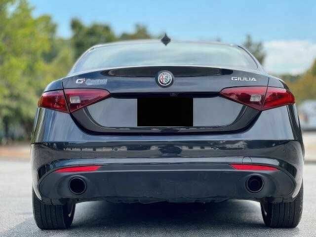 Черный Альфа Ромео Джулия, объемом двигателя 0 л и пробегом 56 тыс. км за 6000 $, фото 5 на Automoto.ua