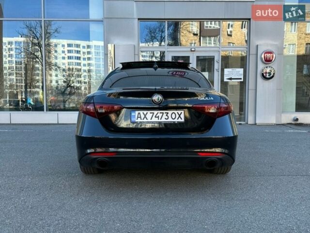 Черный Альфа Ромео Джулия, объемом двигателя 2 л и пробегом 100 тыс. км за 24999 $, фото 6 на Automoto.ua