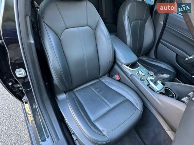 Черный Альфа Ромео Джулия, объемом двигателя 2 л и пробегом 100 тыс. км за 24999 $, фото 20 на Automoto.ua