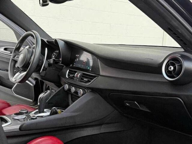 Черный Альфа Ромео Джулия, объемом двигателя 2 л и пробегом 43 тыс. км за 7500 $, фото 14 на Automoto.ua