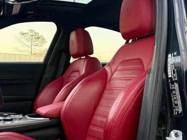 Черный Альфа Ромео Джулия, объемом двигателя 2 л и пробегом 43 тыс. км за 7500 $, фото 9 на Automoto.ua