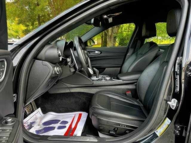 Черный Альфа Ромео Джулия, объемом двигателя 0 л и пробегом 56 тыс. км за 6000 $, фото 10 на Automoto.ua