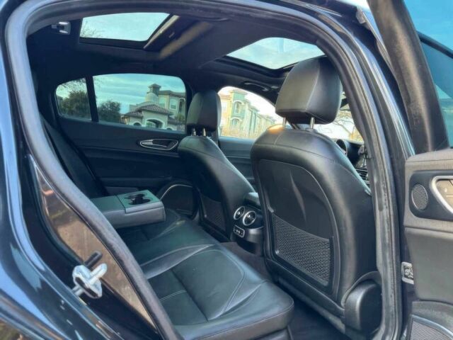 Чорний Альфа Ромео Джулія, об'ємом двигуна 2 л та пробігом 14 тис. км за 6900 $, фото 14 на Automoto.ua