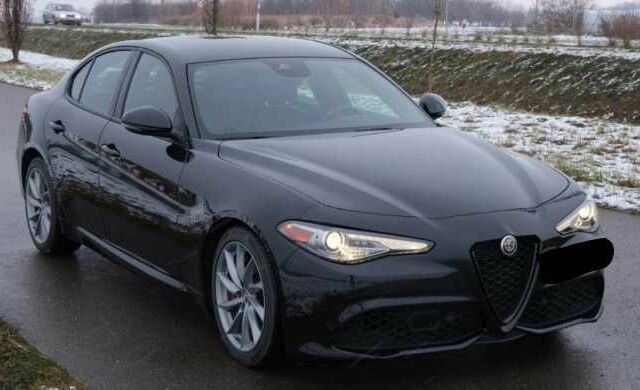 Черный Альфа Ромео Джулия, объемом двигателя 2 л и пробегом 11 тыс. км за 17000 $, фото 4 на Automoto.ua