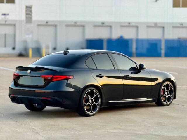 Чорний Альфа Ромео Джулія, об'ємом двигуна 2 л та пробігом 21 тис. км за 6900 $, фото 6 на Automoto.ua