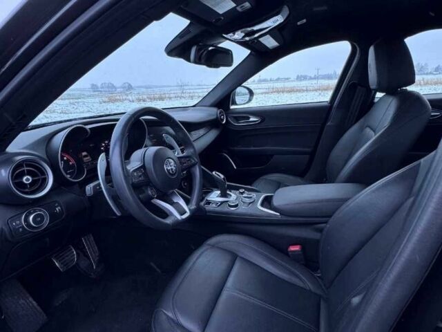 Черный Альфа Ромео Джулия, объемом двигателя 2 л и пробегом 11 тыс. км за 17000 $, фото 10 на Automoto.ua