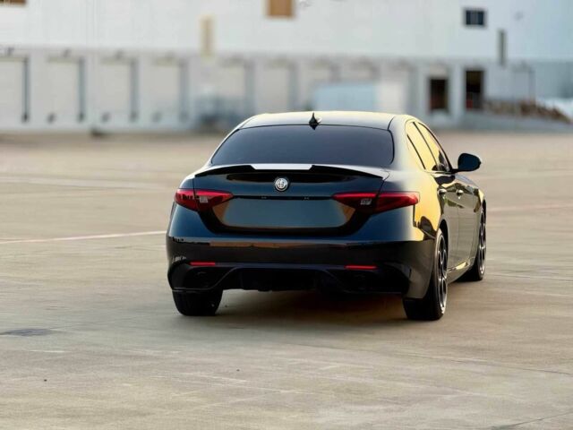 Чорний Альфа Ромео Джулія, об'ємом двигуна 2 л та пробігом 21 тис. км за 6900 $, фото 5 на Automoto.ua