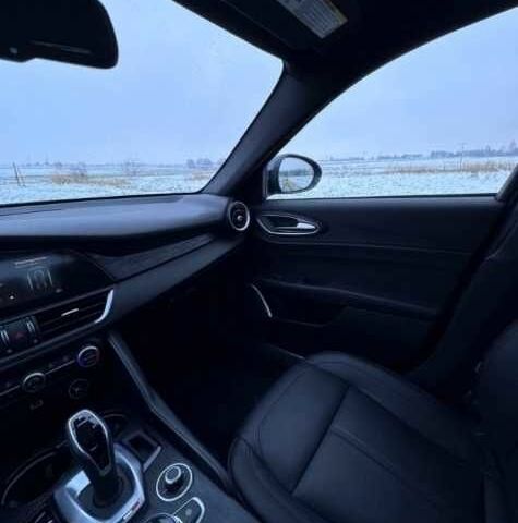 Черный Альфа Ромео Джулия, объемом двигателя 2 л и пробегом 11 тыс. км за 17000 $, фото 17 на Automoto.ua