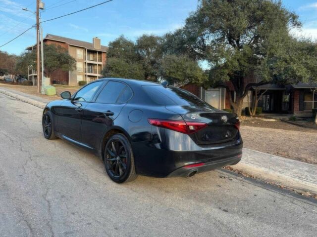 Чорний Альфа Ромео Джулія, об'ємом двигуна 2 л та пробігом 14 тис. км за 6900 $, фото 4 на Automoto.ua