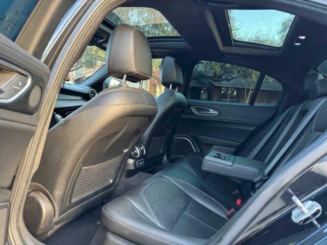 Чорний Альфа Ромео Джулія, об'ємом двигуна 2 л та пробігом 14 тис. км за 6900 $, фото 12 на Automoto.ua