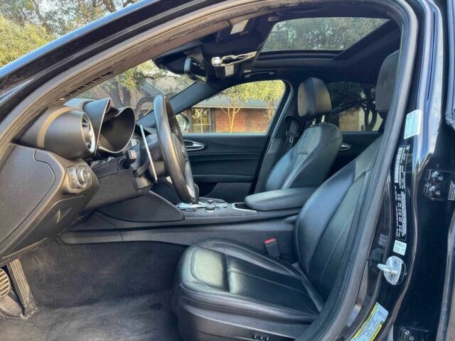 Чорний Альфа Ромео Джулія, об'ємом двигуна 2 л та пробігом 14 тис. км за 6900 $, фото 8 на Automoto.ua