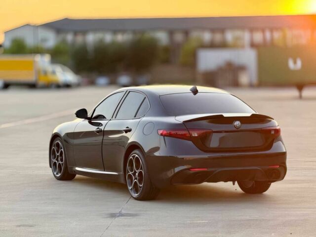 Чорний Альфа Ромео Джулія, об'ємом двигуна 2 л та пробігом 21 тис. км за 6900 $, фото 4 на Automoto.ua