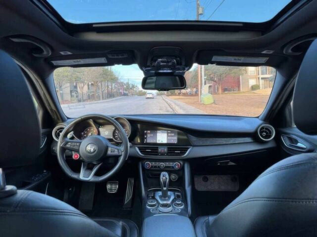 Чорний Альфа Ромео Джулія, об'ємом двигуна 2 л та пробігом 14 тис. км за 6900 $, фото 11 на Automoto.ua