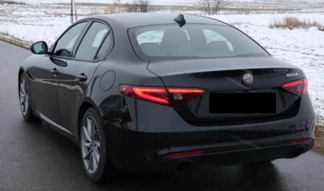 Черный Альфа Ромео Джулия, объемом двигателя 2 л и пробегом 11 тыс. км за 17000 $, фото 8 на Automoto.ua