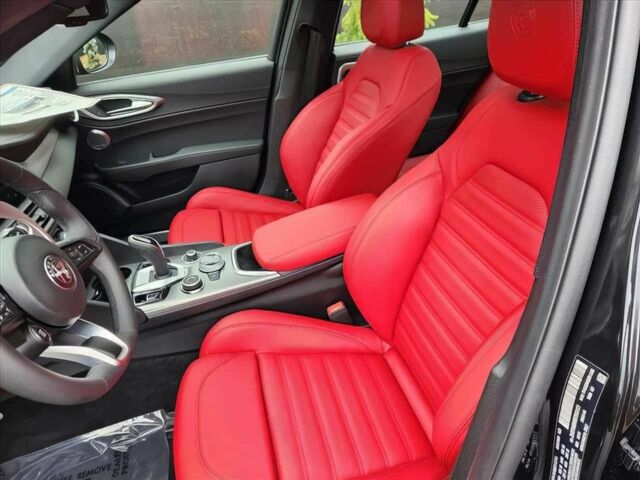 Черный Альфа Ромео Джулия, объемом двигателя 2 л и пробегом 25 тыс. км за 6900 $, фото 9 на Automoto.ua