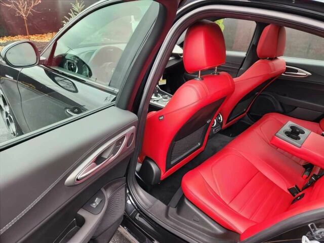 Черный Альфа Ромео Джулия, объемом двигателя 2 л и пробегом 25 тыс. км за 6900 $, фото 11 на Automoto.ua