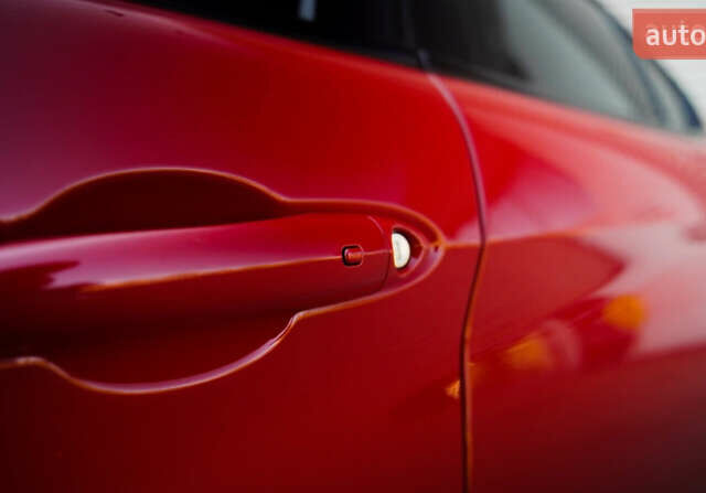 Красный Альфа Ромео Джулия, объемом двигателя 2 л и пробегом 145 тыс. км за 19700 $, фото 16 на Automoto.ua