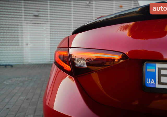 Красный Альфа Ромео Джулия, объемом двигателя 2 л и пробегом 145 тыс. км за 19700 $, фото 8 на Automoto.ua