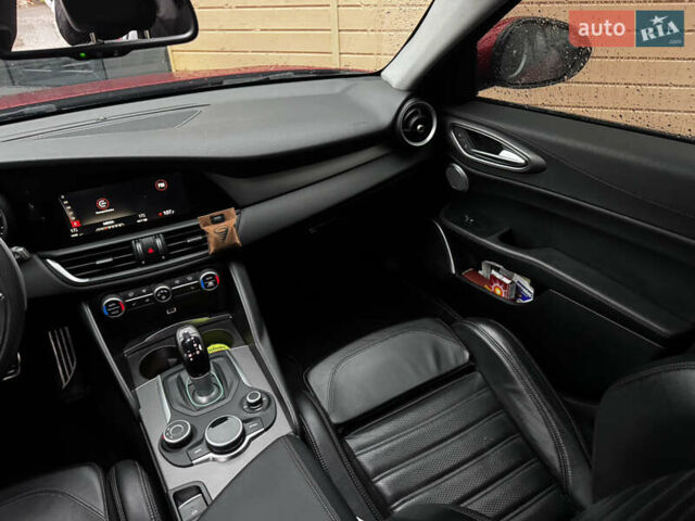 Червоний Альфа Ромео Джулія, об'ємом двигуна 2 л та пробігом 120 тис. км за 19999 $, фото 28 на Automoto.ua