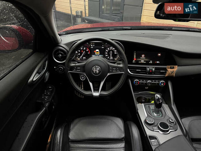 Червоний Альфа Ромео Джулія, об'ємом двигуна 2 л та пробігом 120 тис. км за 19999 $, фото 27 на Automoto.ua