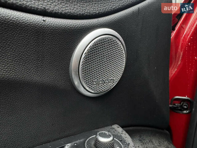 Червоний Альфа Ромео Джулія, об'ємом двигуна 2 л та пробігом 120 тис. км за 19999 $, фото 34 на Automoto.ua