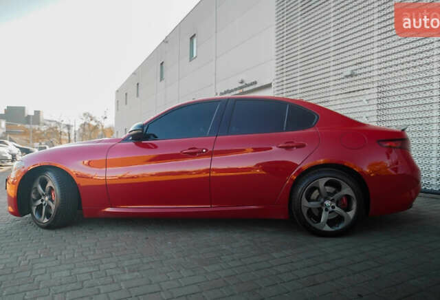 Красный Альфа Ромео Джулия, объемом двигателя 2 л и пробегом 145 тыс. км за 19700 $, фото 5 на Automoto.ua