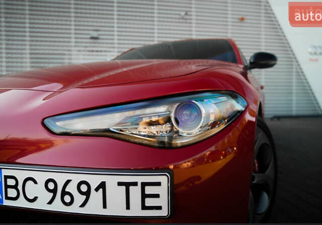 Красный Альфа Ромео Джулия, объемом двигателя 2 л и пробегом 145 тыс. км за 19700 $, фото 3 на Automoto.ua