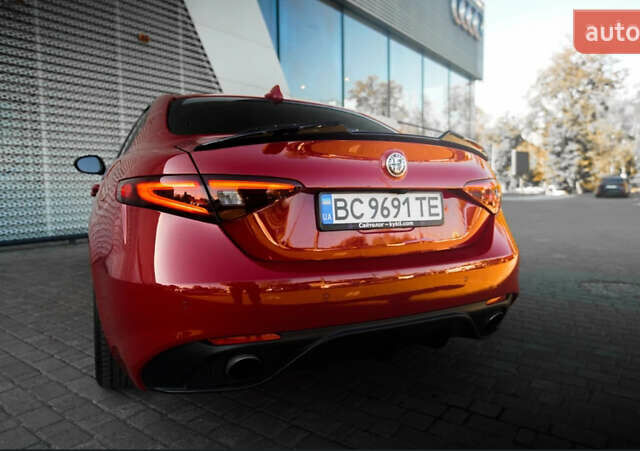Красный Альфа Ромео Джулия, объемом двигателя 2 л и пробегом 145 тыс. км за 19700 $, фото 11 на Automoto.ua