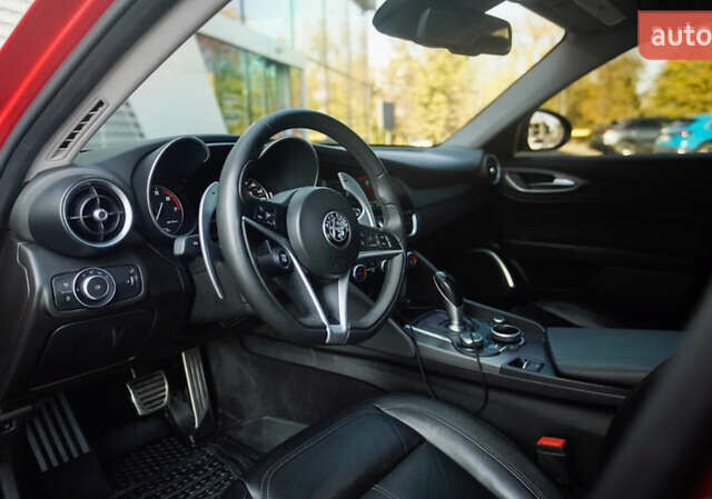 Красный Альфа Ромео Джулия, объемом двигателя 2 л и пробегом 145 тыс. км за 19700 $, фото 19 на Automoto.ua