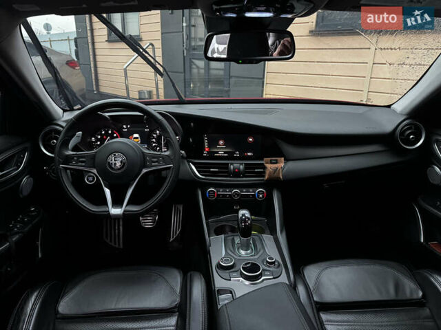 Червоний Альфа Ромео Джулія, об'ємом двигуна 2 л та пробігом 120 тис. км за 19999 $, фото 26 на Automoto.ua