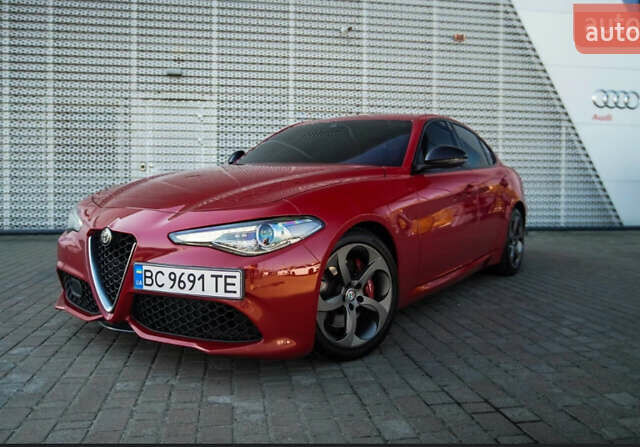 Красный Альфа Ромео Джулия, объемом двигателя 2 л и пробегом 145 тыс. км за 19700 $, фото 1 на Automoto.ua