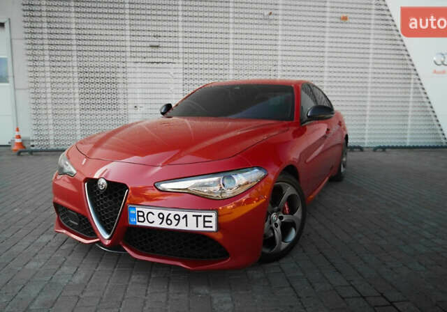 Красный Альфа Ромео Джулия, объемом двигателя 2 л и пробегом 145 тыс. км за 19700 $, фото 2 на Automoto.ua