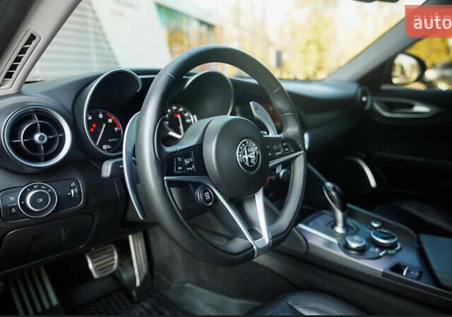 Красный Альфа Ромео Джулия, объемом двигателя 2 л и пробегом 145 тыс. км за 19700 $, фото 20 на Automoto.ua