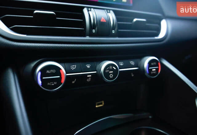 Красный Альфа Ромео Джулия, объемом двигателя 2 л и пробегом 145 тыс. км за 19700 $, фото 23 на Automoto.ua