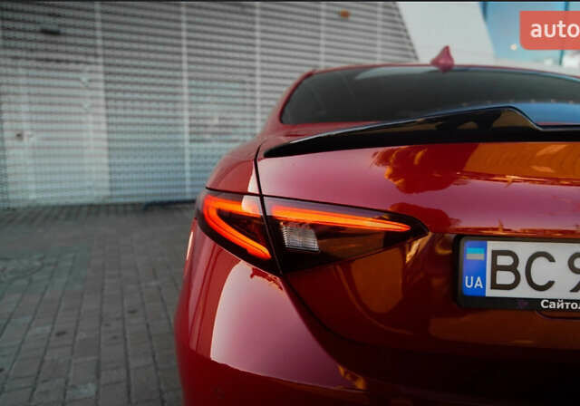 Красный Альфа Ромео Джулия, объемом двигателя 2 л и пробегом 145 тыс. км за 19700 $, фото 13 на Automoto.ua