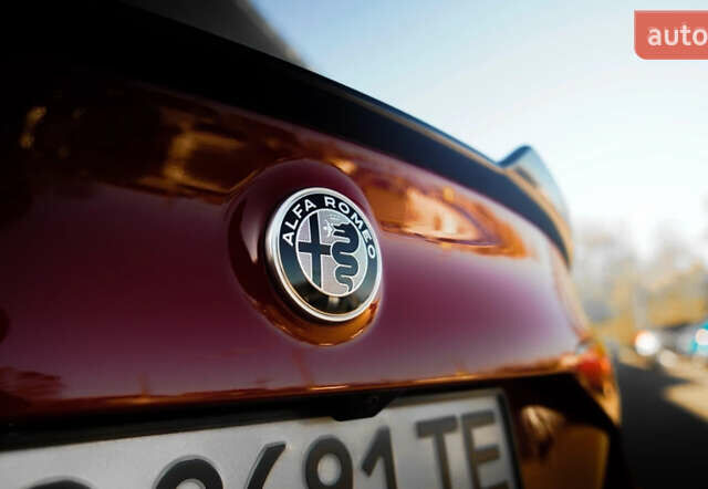Красный Альфа Ромео Джулия, объемом двигателя 2 л и пробегом 145 тыс. км за 19700 $, фото 17 на Automoto.ua