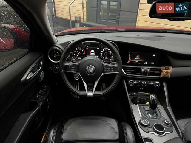 Червоний Альфа Ромео Джулія, об'ємом двигуна 2 л та пробігом 120 тис. км за 19999 $, фото 29 на Automoto.ua