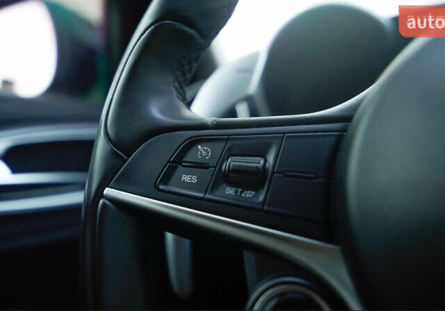 Красный Альфа Ромео Джулия, объемом двигателя 2 л и пробегом 145 тыс. км за 19700 $, фото 21 на Automoto.ua