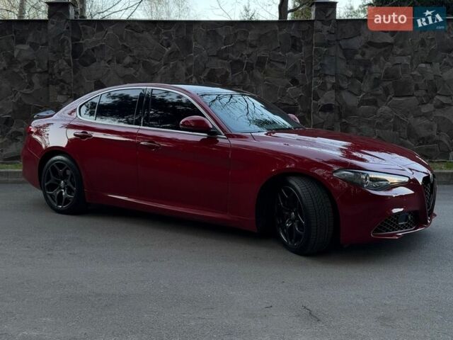 Червоний Альфа Ромео Джулія, об'ємом двигуна 2 л та пробігом 70 тис. км за 18900 $, фото 3 на Automoto.ua